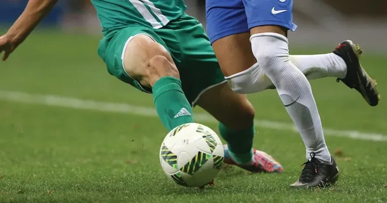 Bóng Trong Cuộc Và Bóng Ngoài Cuộc Trong Luật Bóng Đá Hiện Đại 2026